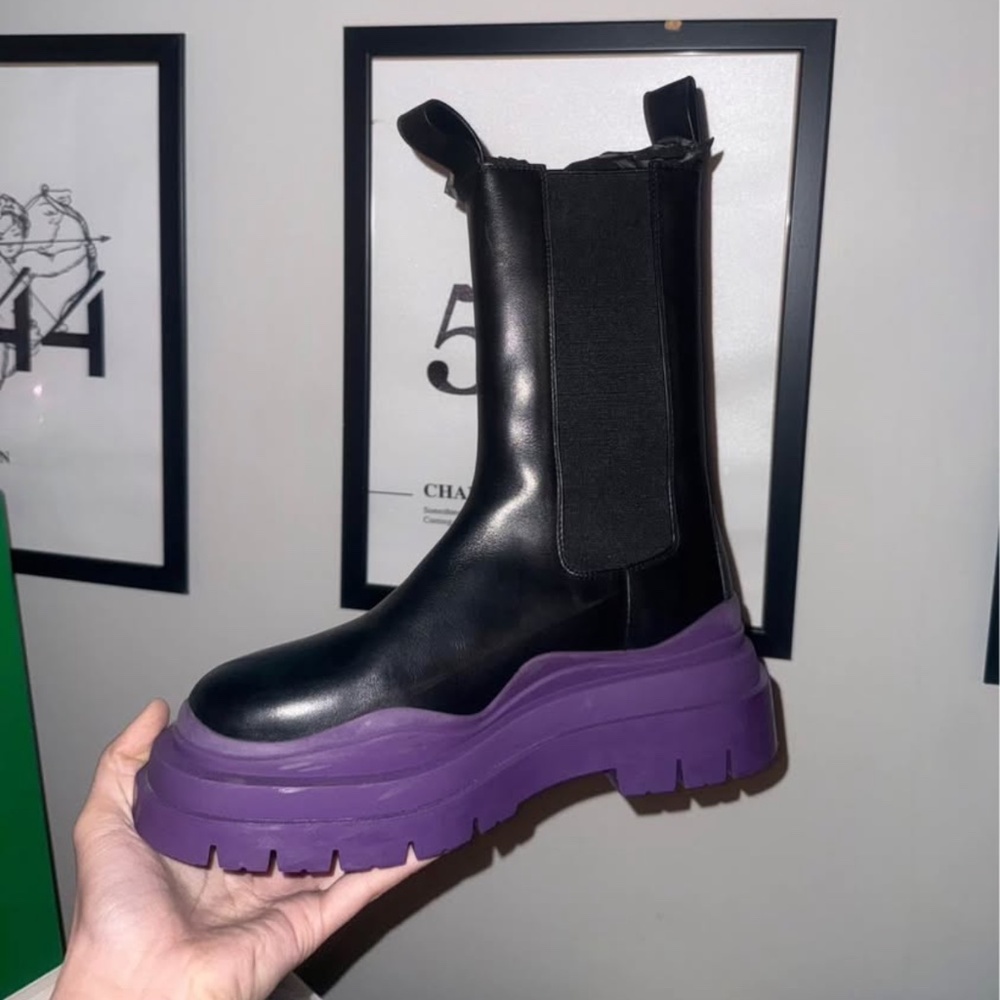 Bottega Veneta Tire Chelsea Boot - Picture 3 of 4